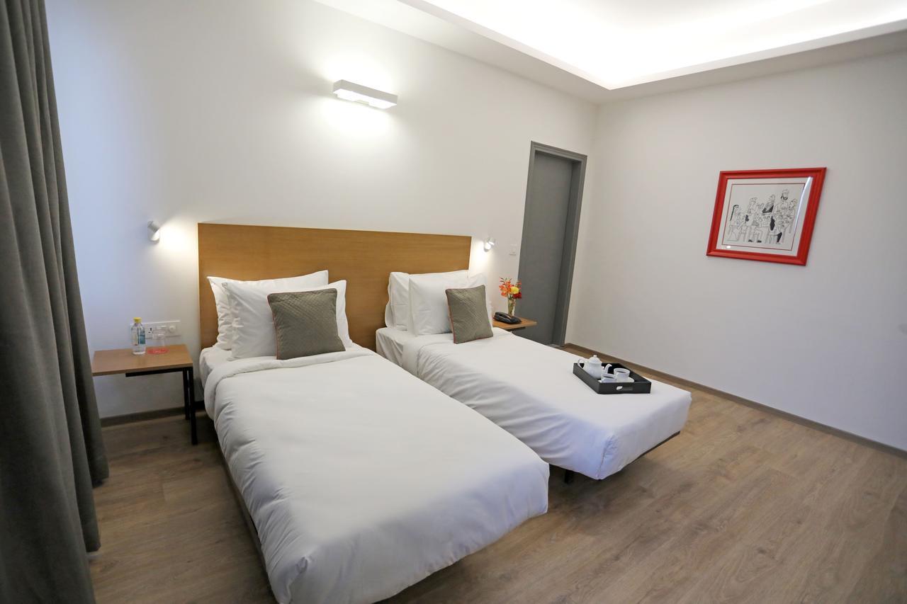 Oyo Townhouse 027 Sector 15 Gurgaon Hotell Exteriör bild