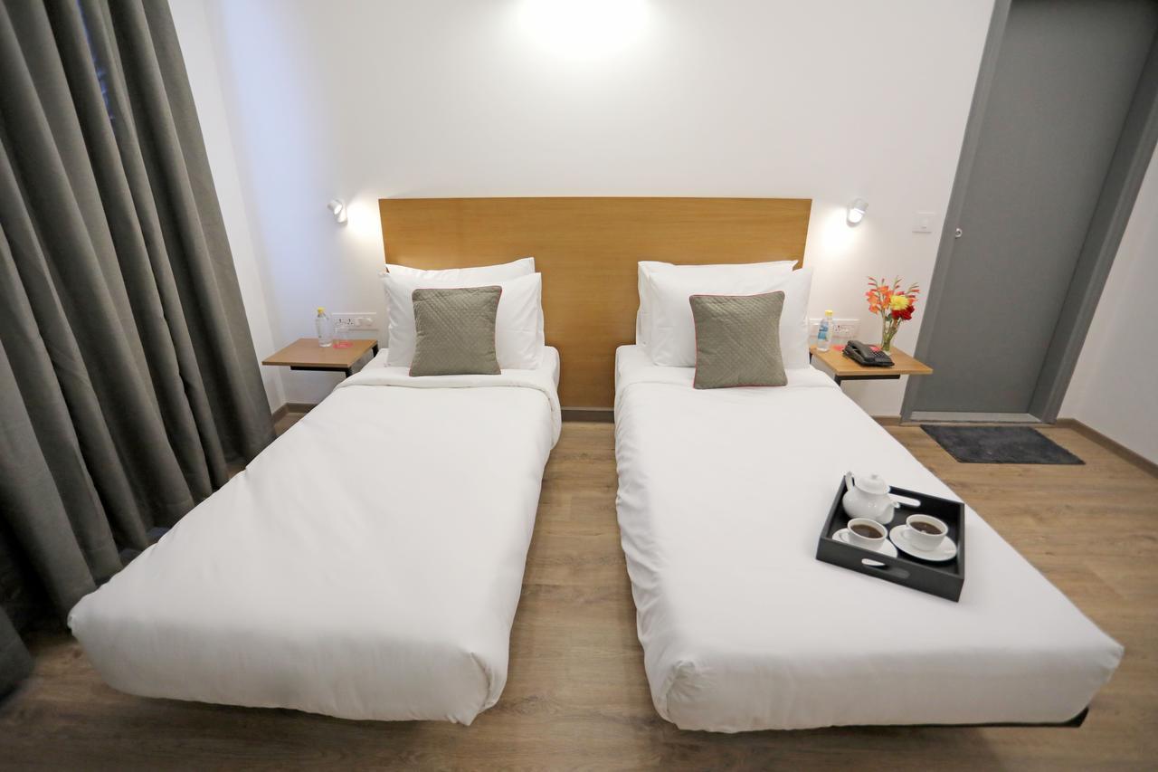 Oyo Townhouse 027 Sector 15 Gurgaon Hotell Exteriör bild