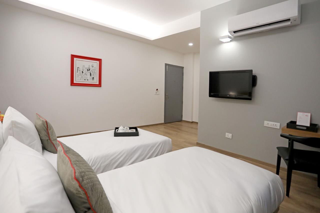 Oyo Townhouse 027 Sector 15 Gurgaon Hotell Exteriör bild
