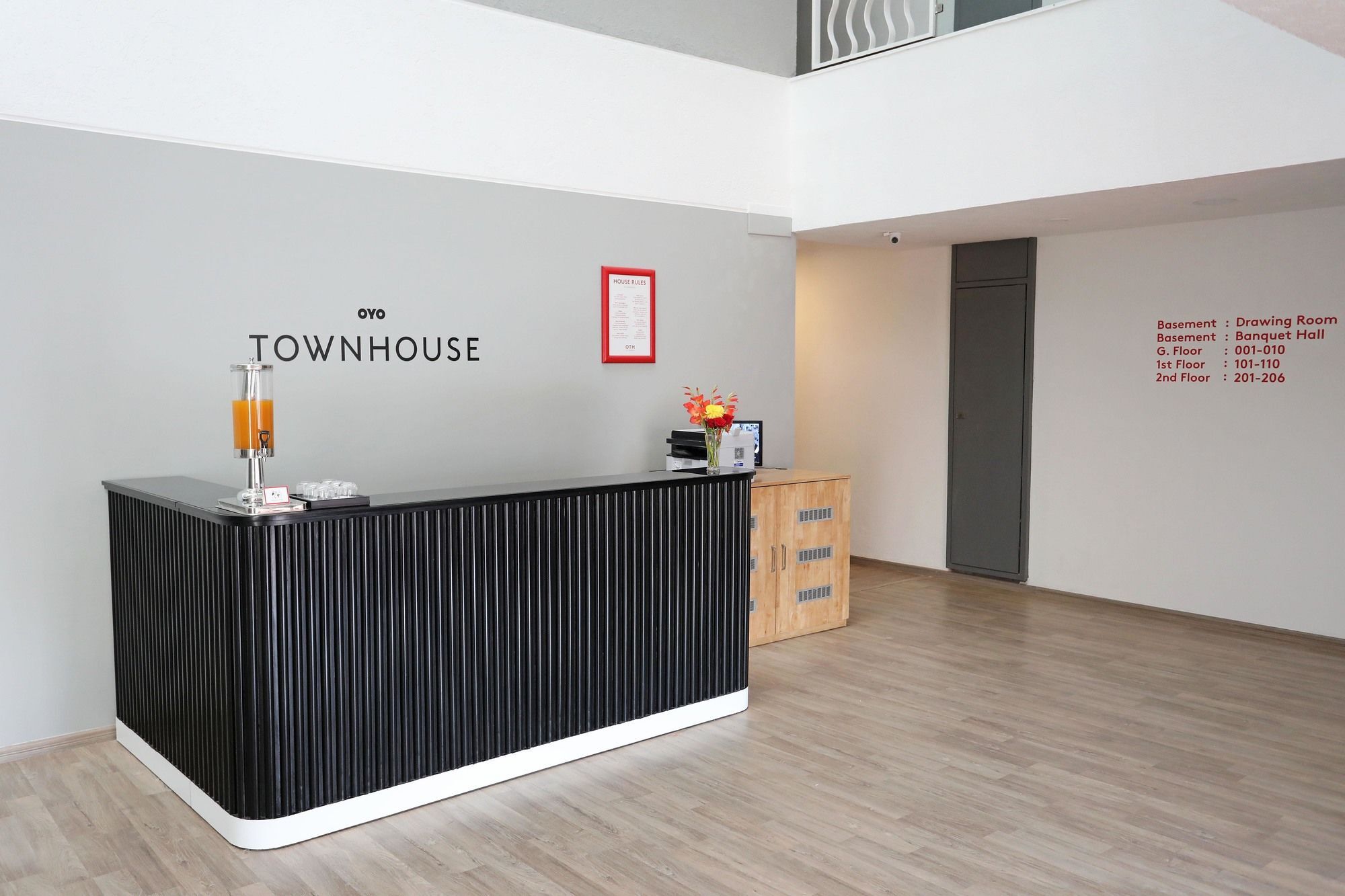 Oyo Townhouse 027 Sector 15 Gurgaon Hotell Exteriör bild