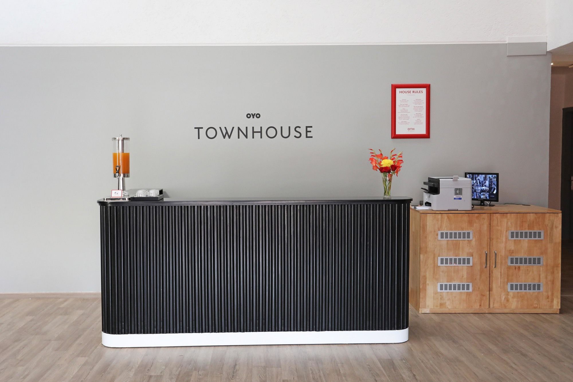 Oyo Townhouse 027 Sector 15 Gurgaon Hotell Exteriör bild